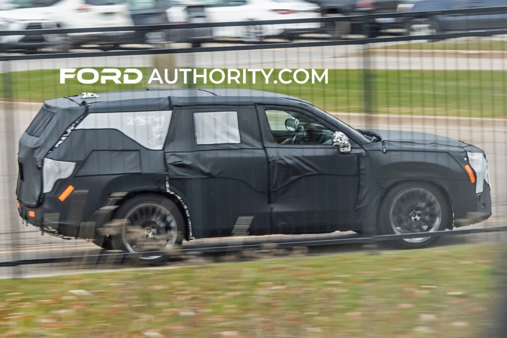 Toyota Highlander Might Grow To Ford Explorer Size Spy Shots